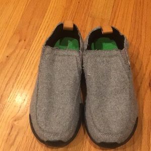 New grey sanuks size 7 get material